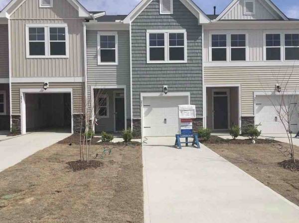 Modern 3 Bed/3 Bath Townhouse in Smithfield, NC - Available 5/1/2025 - - apts/housing for rent - apartment rent -...