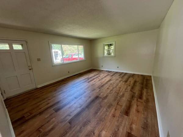 Newly renovated 3 bedroom, 1.5 bath home. Nice neigborhood. - apts/housing for rent - apartment rent picture