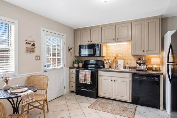 Looking Near Elon University? Don’t Miss This 2 Bedroom Apartment - apts/housing for rent - apartment rent picture