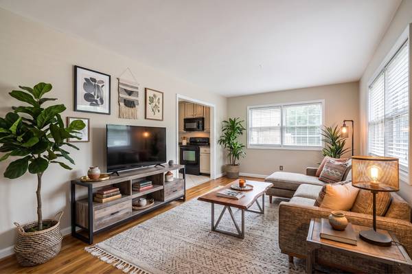 Looking Near Elon University? Don’t Miss This 2 Bedroom Apartment - apts/housing for rent - apartment rent picture