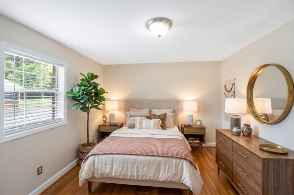 Phoenix Villas Apartments 2 Blocks from Elon University - apts/housing for rent - apartment rent picture