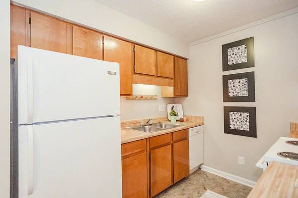 FOREST POINTE APARTMENTS - 🔥 MOVE IN SPECIAL + Reduced Rate - apts/housing for rent - apartment rent picture