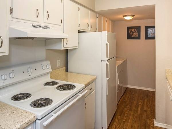 Check us out! Great 1 BD / 1 BA by public transportation. 741 SqFt! - apts/housing for rent - apartment rent -... picture