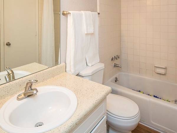 Check us out! Great 1 BD / 1 BA by public transportation. 741 SqFt! - apts/housing for rent - apartment rent -... picture