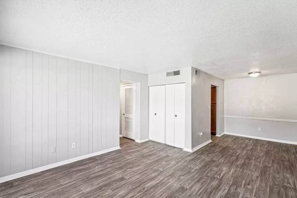 This is it! The ideal 1 bed 1 bath! Close distance to the campus - apts/housing for rent - apartment rent