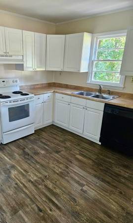 3 BEDROOM 1.5 BATH HOME WITH GAZEBO &amp; PRIVATE BALCONY DECK - apts/housing for rent - apartment rent picture