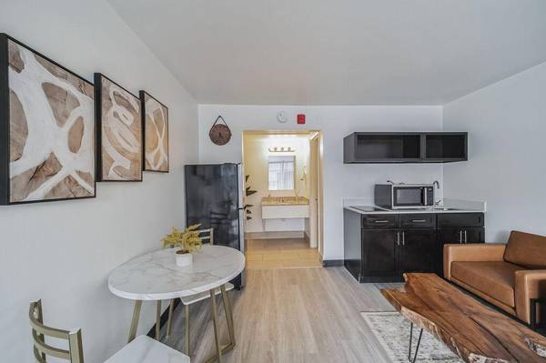Pet Friendly, On-Site Parking, Wireless Internet, Microwave - apts/housing for rent - apartment rent picture