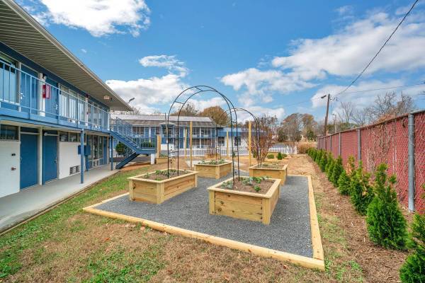 Pet Friendly, On-Site Parking, Wireless Internet, Microwave - apts/housing for rent - apartment rent picture