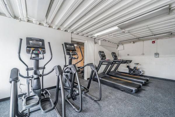 Pet Friendly, On-Site Parking, Wireless Internet, Microwave - apts/housing for rent - apartment rent picture