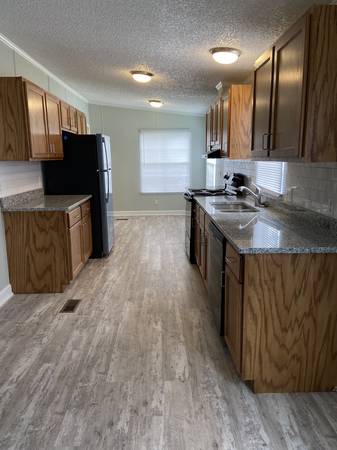 Traila Doble-3 Habitaciones con oficina Disponible en Parrish Manor! - apts/housing for rent - apartment rent -... picture