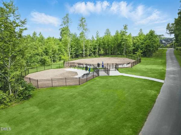 Brand-New Fully Furnished Luxury Home — All Utilities, Wi-Fi &amp; Lawn Ca - apts/housing for rent - apartment rent -... picture