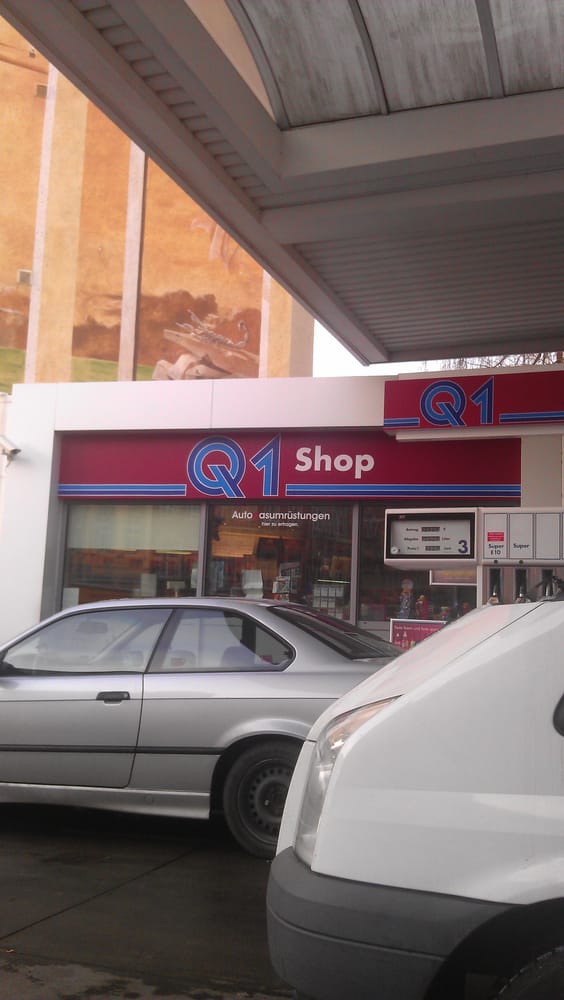 Q1 Tankstelle picture